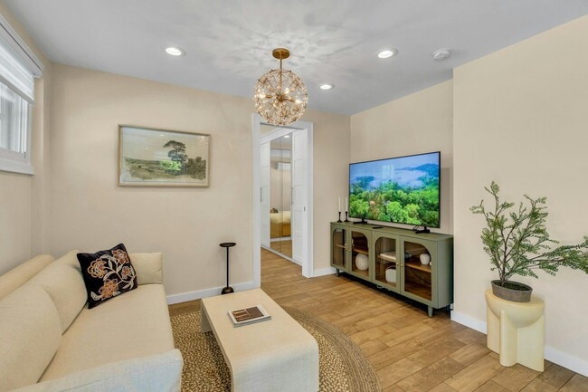 Building Photo - 14 Crossman Pl