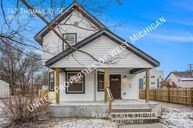 Building Photo - Available Now | 3 Bed 2 Bath Apartment in ...