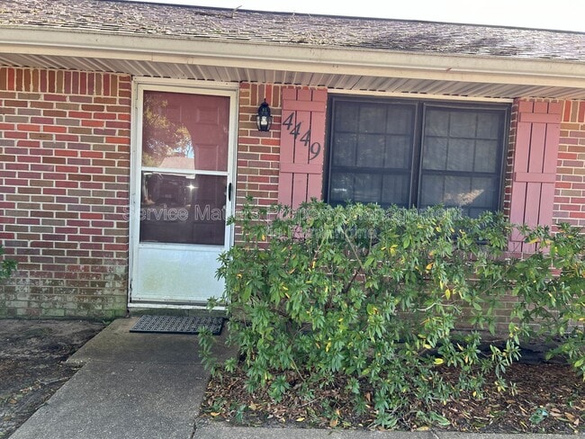 Foto del edificio - 4449 Thomastown Dr