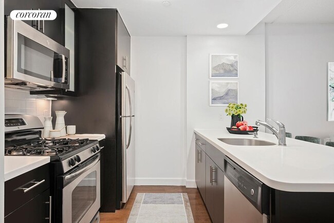 Building Photo - 41-34 Crescent Street 4E