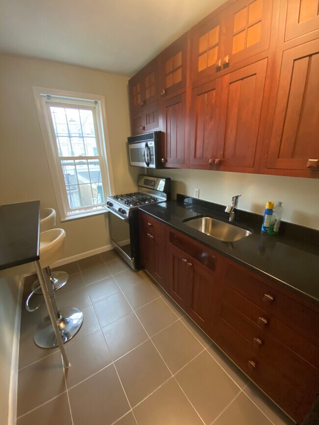 Foto del edificio - 732 E 43rd St