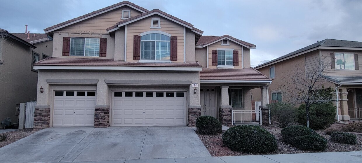 Primary Photo - $3950/Mo 6BDR/ 3.5BTH Home including pool,...
