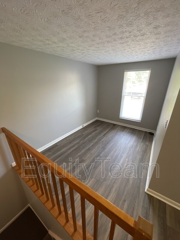 Building Photo - 753 Woodlyn Dr S