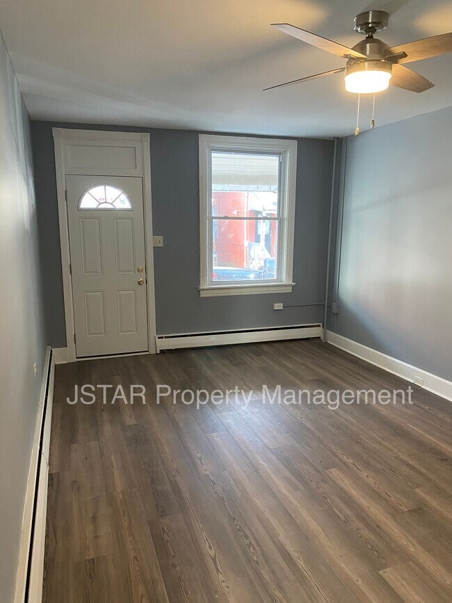 Building Photo - 738 Pear St