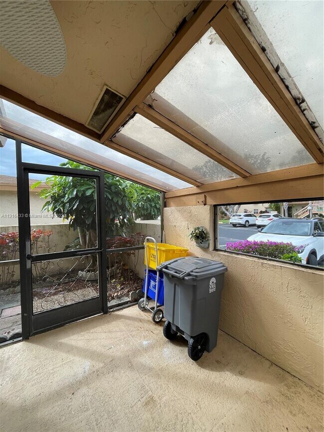 Building Photo - 13857 Royal Palm Ct