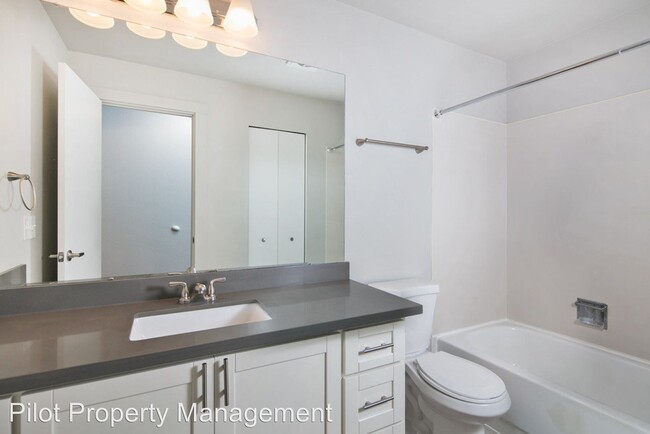 Foto del edificio - 9512 Interlake Ave N