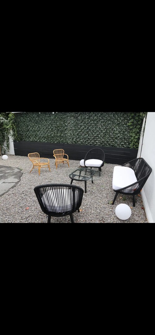 Building Photo - Gorgeous three bedroom in the heart of Par...