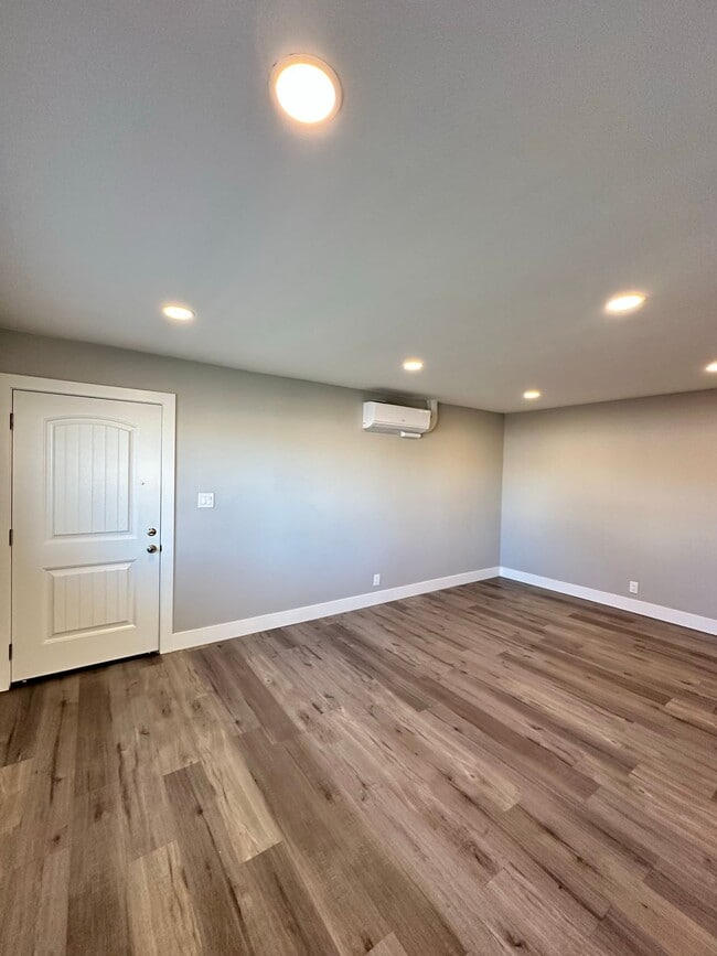 Building Photo - 5852 Santa Barbara Ave