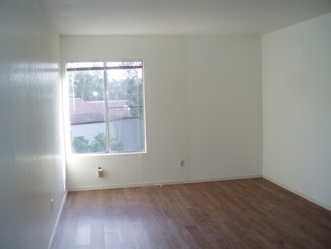 Foto del edificio - 7504 Parkway Dr