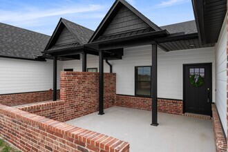 Building Photo - 8700 Cantera Dr