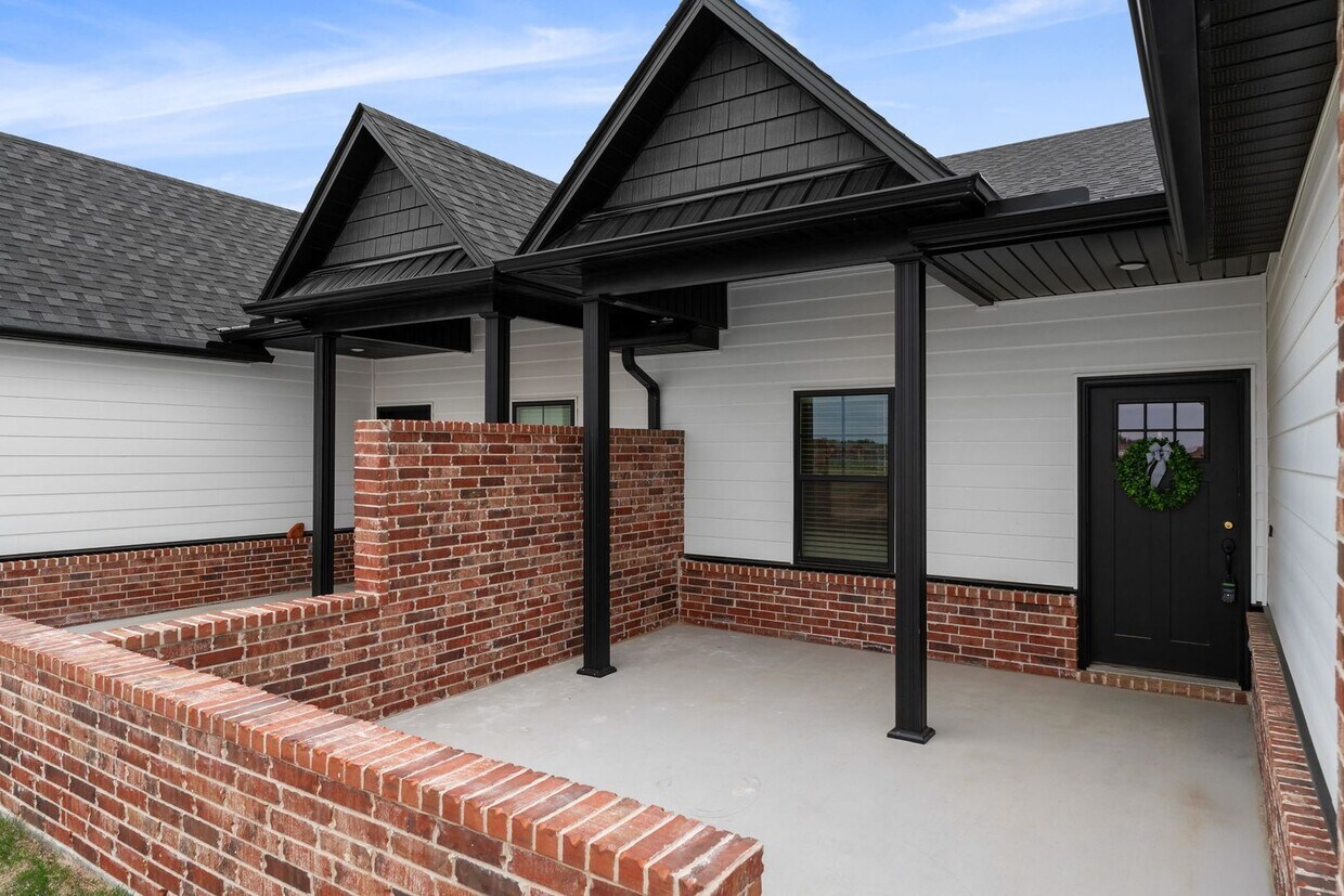 Primary Photo - 8700 Cantera Dr