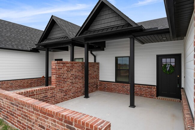 Building Photo - 8826 Cantera Dr