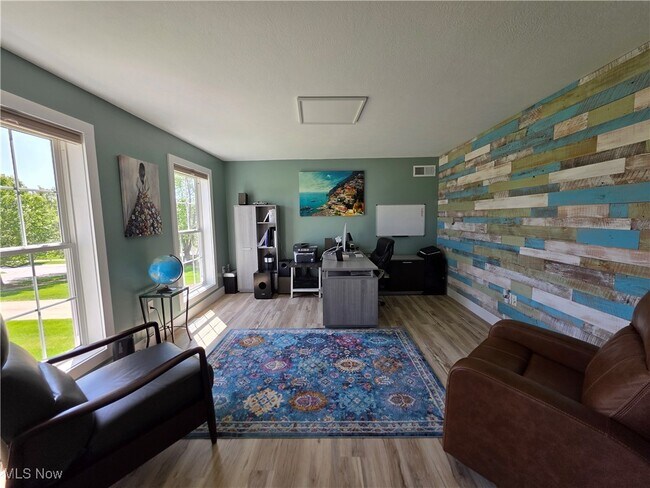 Foto del edificio - 1245 Meadow Woods Dr