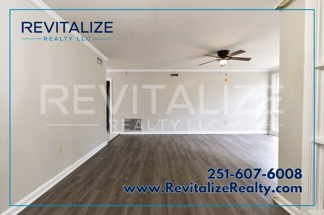 Building Photo - PRICE IMPROVEMENT! Spacious 3 Bed/2 Bath H...