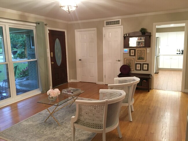 Foto del edificio - 776 Thora Blvd