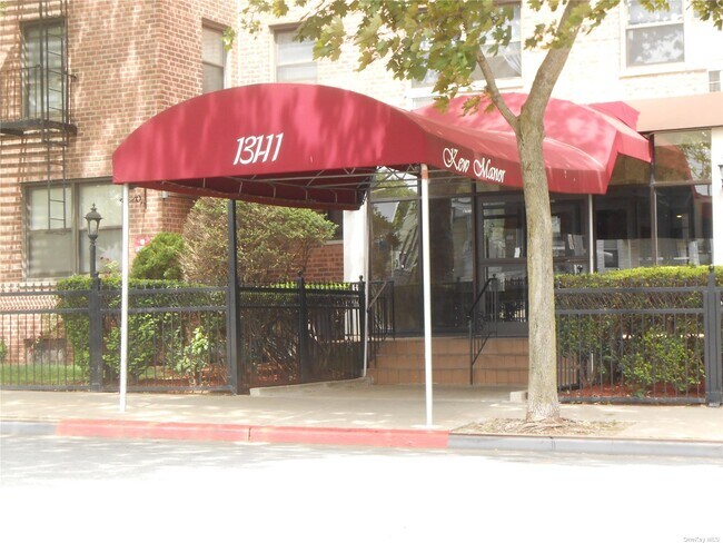 Foto del edificio - 131-11 Kew Gardens Rd