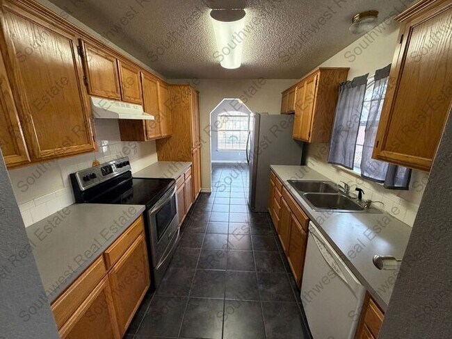 Building Photo - 3 Bed 2 Bath 2 Car Garage