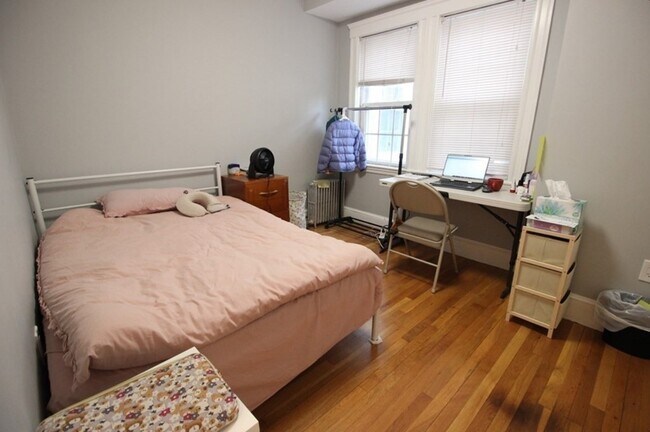 Building Photo - 19 Harding Ave