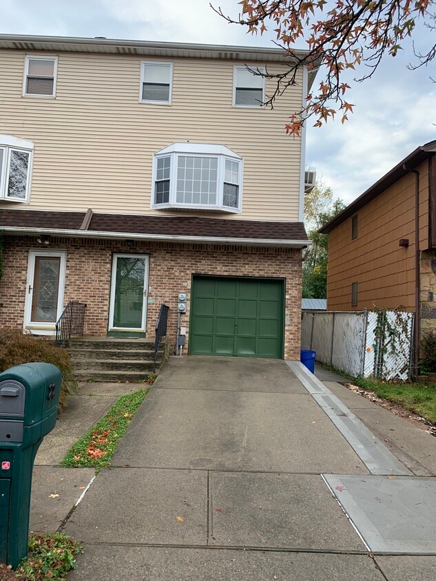 Primary Photo - 22 Luke Ct