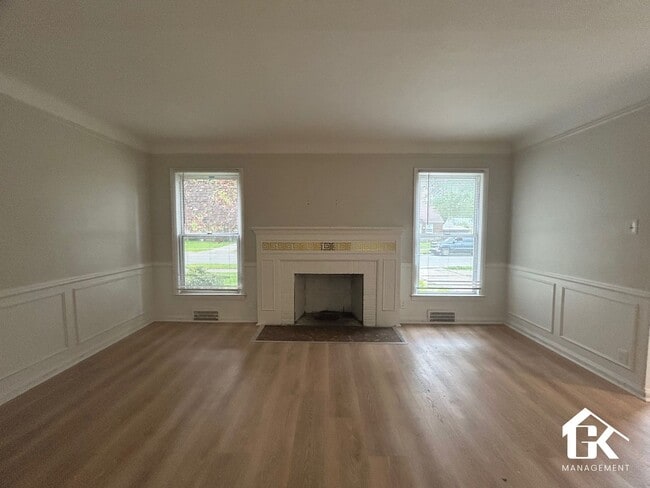 Building Photo - 3 Bed 1 Bath Eastside Home Available - Near St John Moross!
