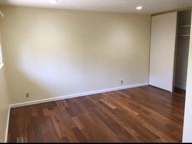 Building Photo - $4500 -- BEAUTIFUL 4BED HOME IN MISSION VA...