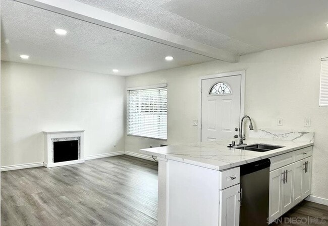 Foto del edificio - 1070 S Sunshine Ave