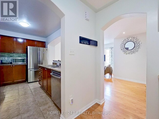 Building Photo - 63 Mendelssohn St