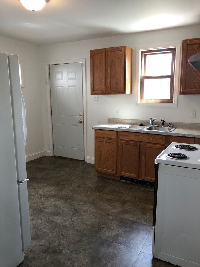 Building Photo - 1155 E 18th Ave