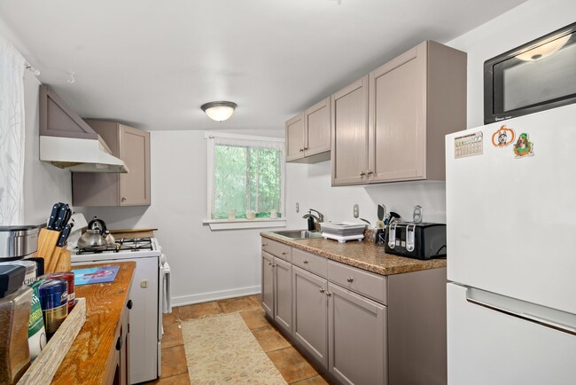 Building Photo - 1607 Orchard Rd