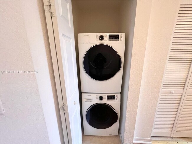 Foto del edificio - 4915 SW 140th Terrace