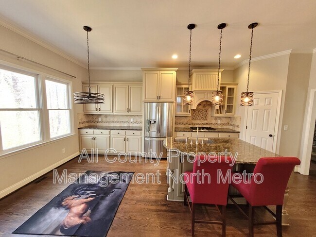 Building Photo - 6325 Hampton Highlands Dr