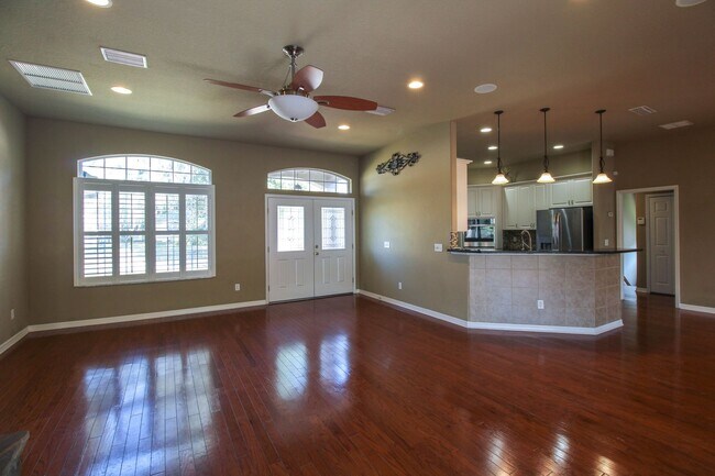 Foto del edificio - 6065 Spruce Point Cir