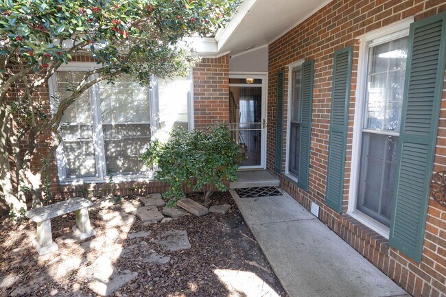 Foto del edificio - 2043 Hazel Hedge Ln