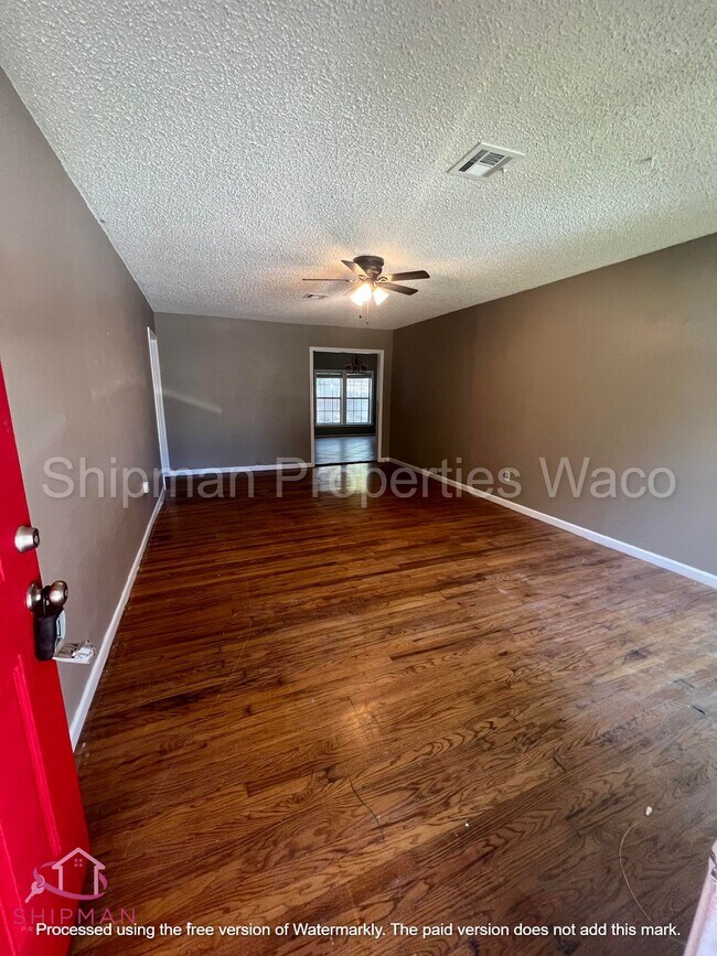 Building Photo - 3309 E Brookview Dr