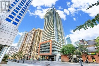 Building Photo - 8 Mercer St