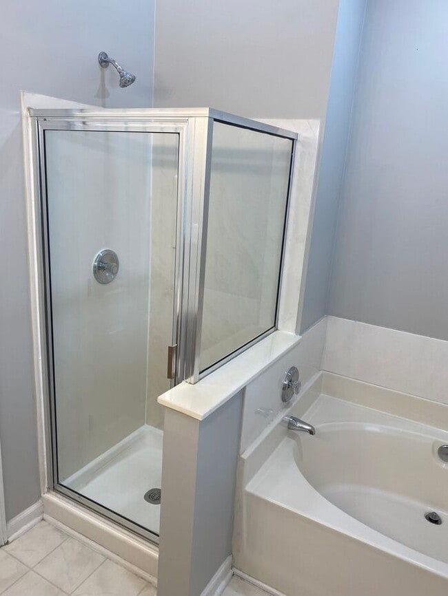 Foto del edificio - You can't miss this DEAL!