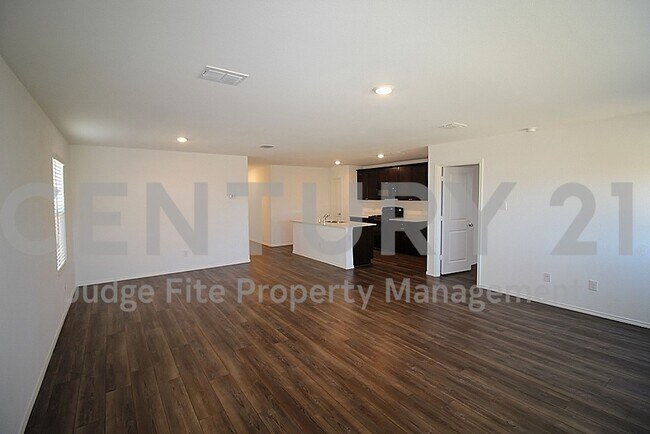 Building Photo - Wonderful 4/2/2 Built in 2021 For Rent!