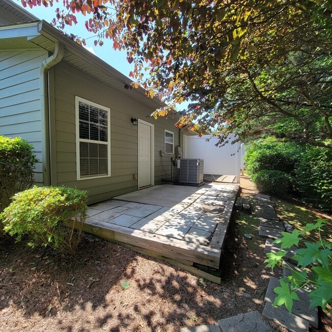 Building Photo - 72 Lakeview Estates Dr