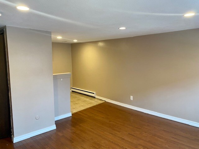 Building Photo - 16 Parmenter St