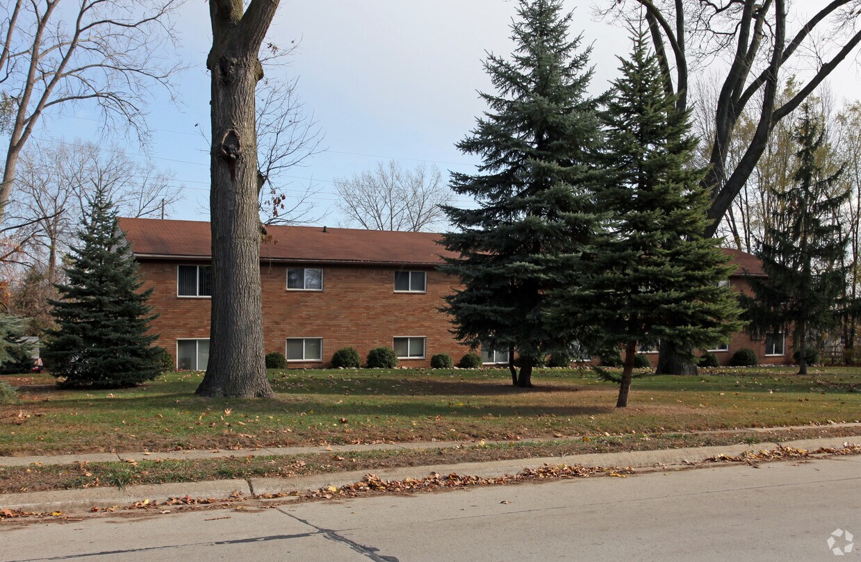 Foto del edificio - Four Oaks Apartments