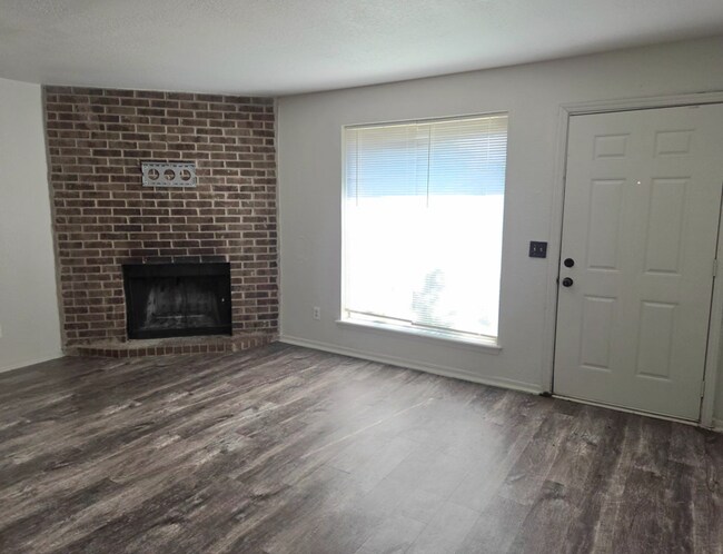 Foto del edificio - 1301 Eastgate Dr