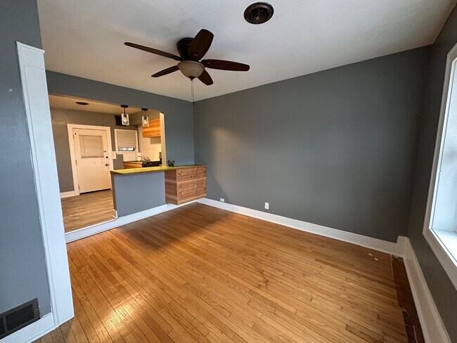 Foto del edificio - 705 E Center St