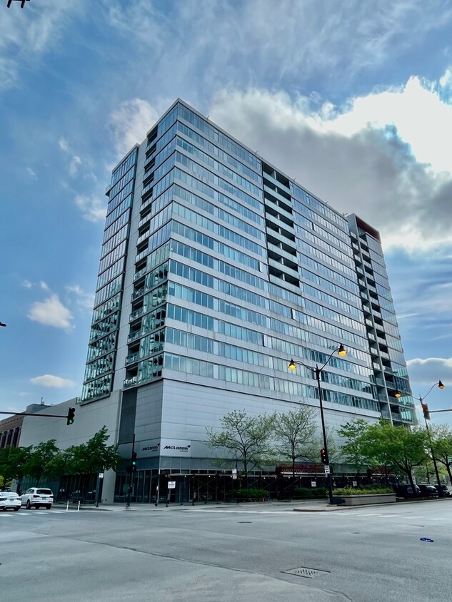 Foto principal - 659 W Randolph St