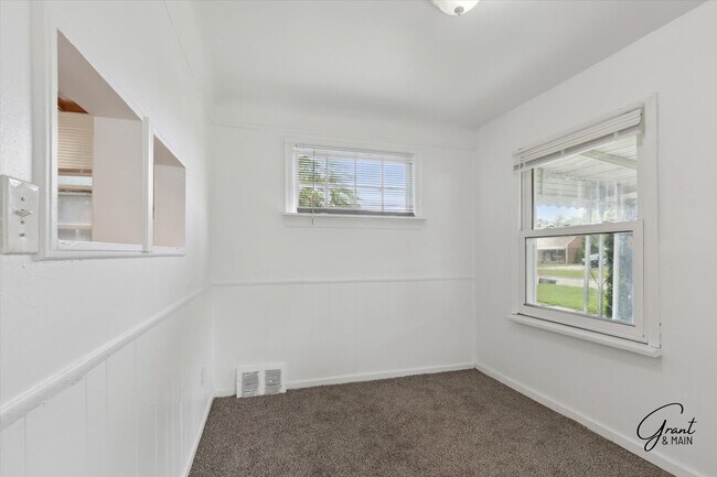 Building Photo - $1,200 - Bungalow