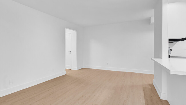 Building Photo - 671 Woolwich St