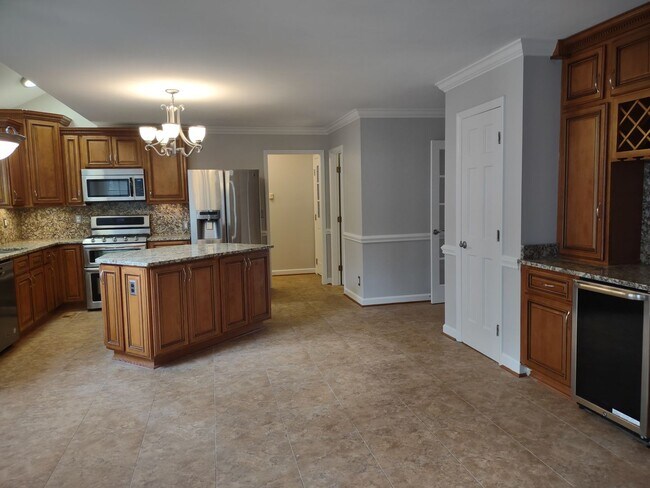 Building Photo - Move-In ready Home located in the Winterbr...
