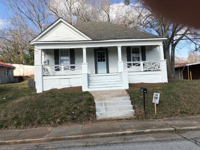 Building Photo - 418 Oak St