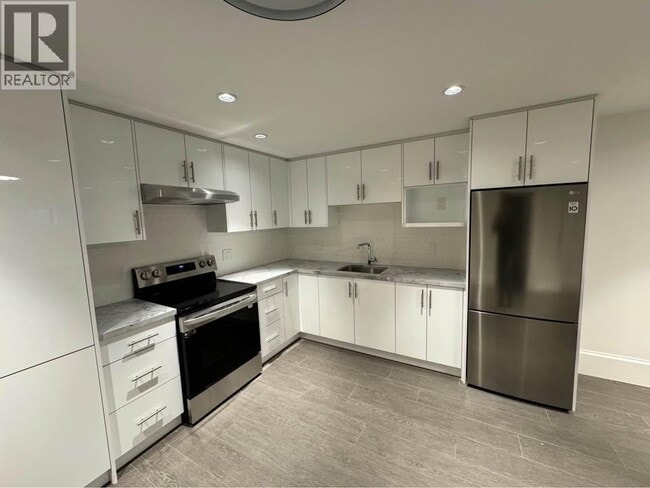 Building Photo - 947 Forest Hills Dr