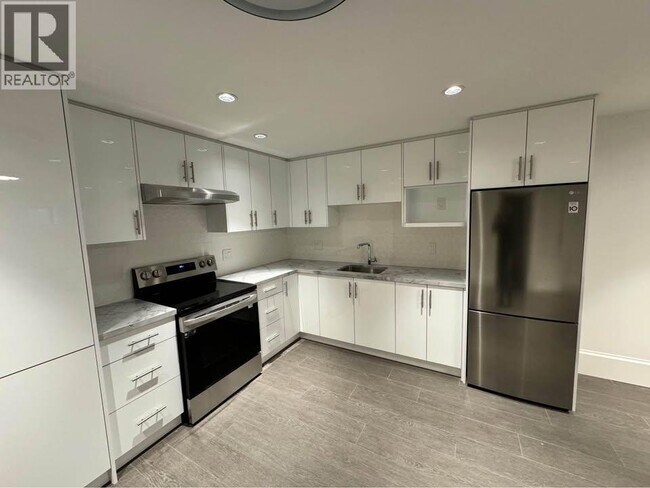 Photo du bâtiment - 947 Forest Hills Dr