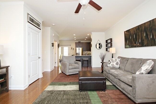 Building Photo - Light-filled Pantops Townhome